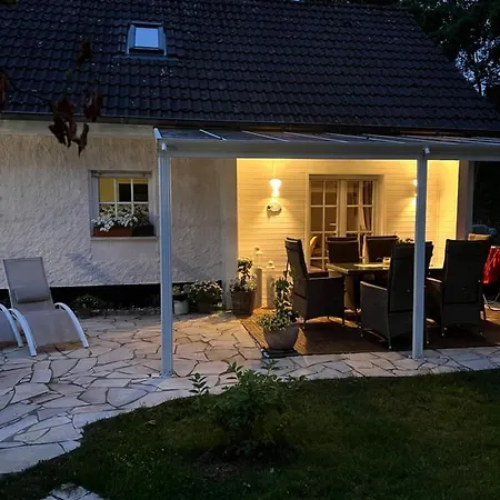 Ein Maerchenhaftes Haus Im Wald *